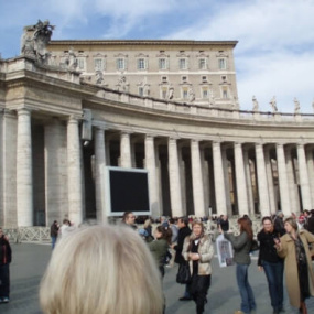 Окна дворца Папы Бенедикта XVI